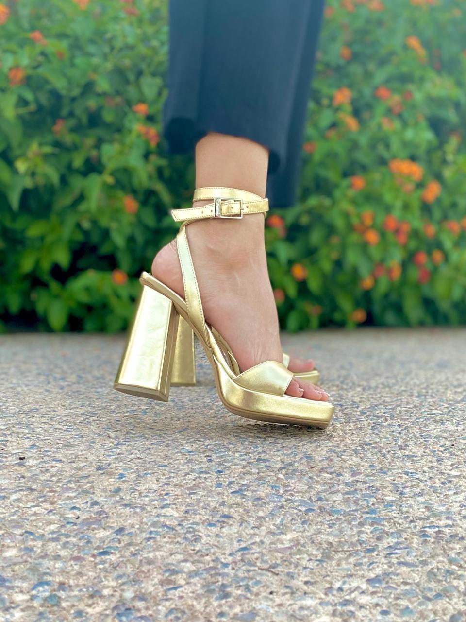 Tacones Amy Dorado