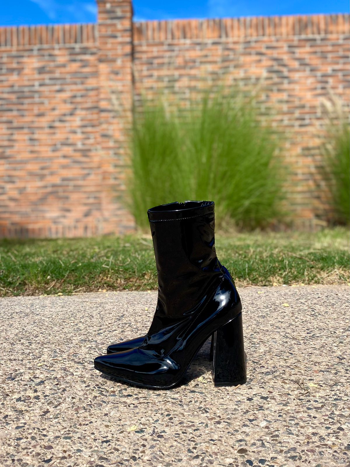 Botin Capreto Negro Charol