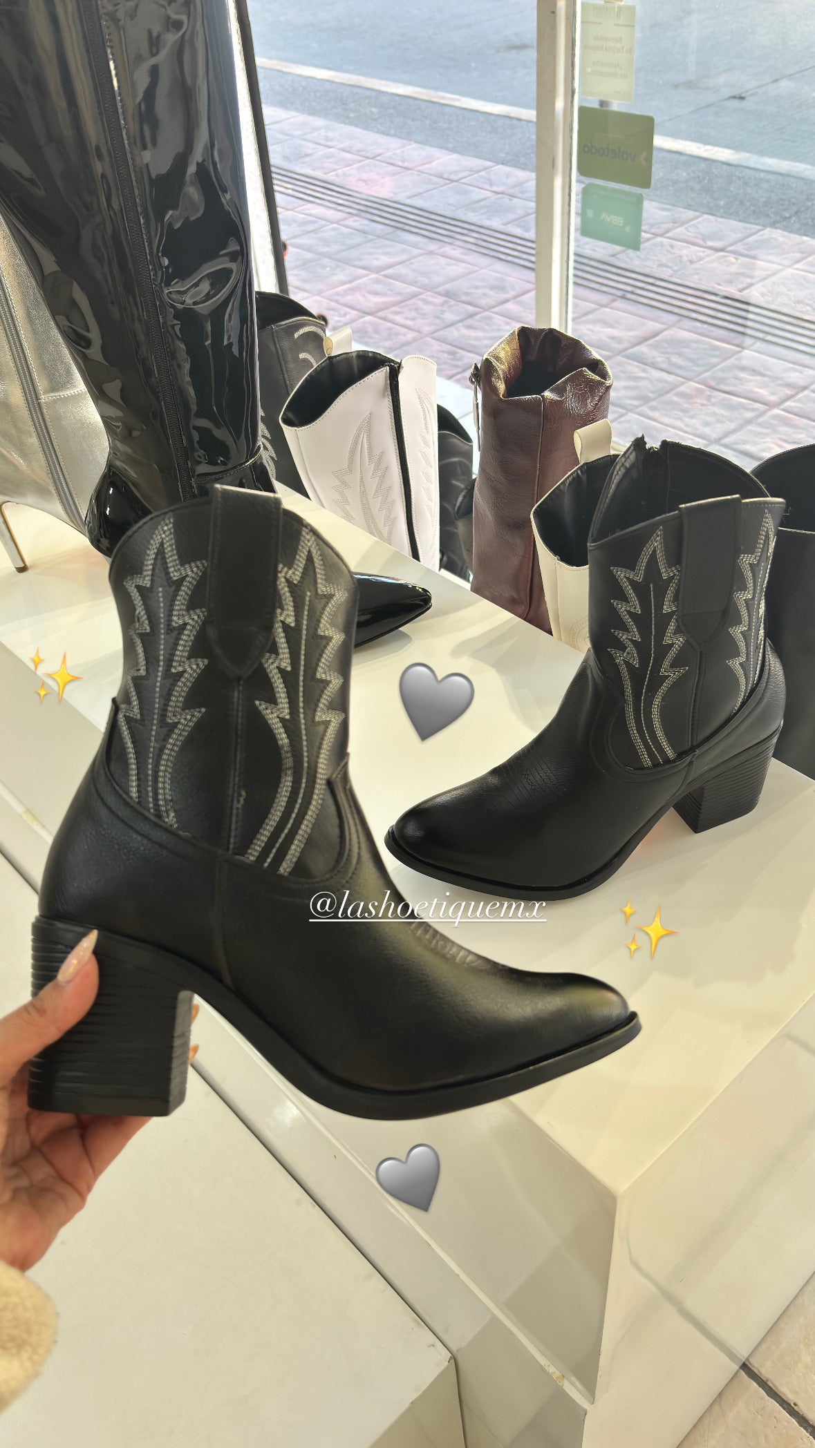 Botin Oasis Mini Negro