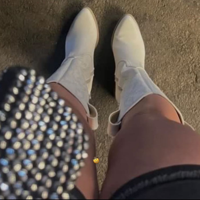 Foto de una clienta usando botas